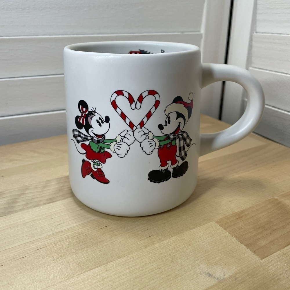 Disney Mickey and Minnie “Yuletide Farmhouse“ Collection Holiday Mug